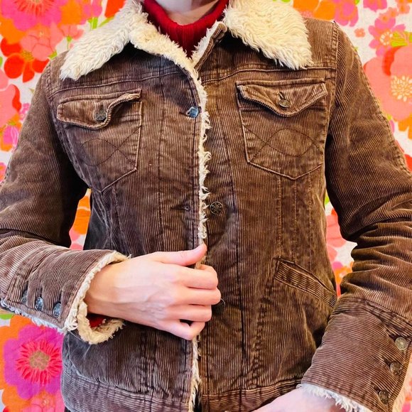 Vintage y2k cozy chocolate brown corduroy jacket with shearling faux fur trim - Picture 3 of 4
